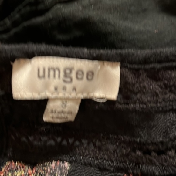 Umgee bohemian long sleeve tunic with embroidered details in front and back. - Picture 6 of 7